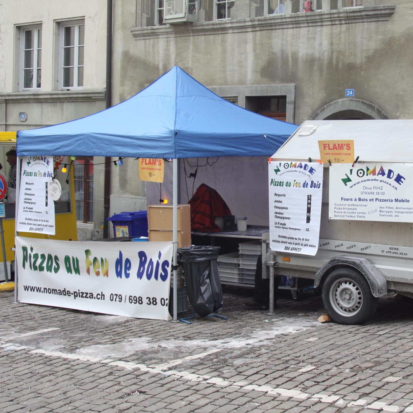 Stand-pizza-rue carré